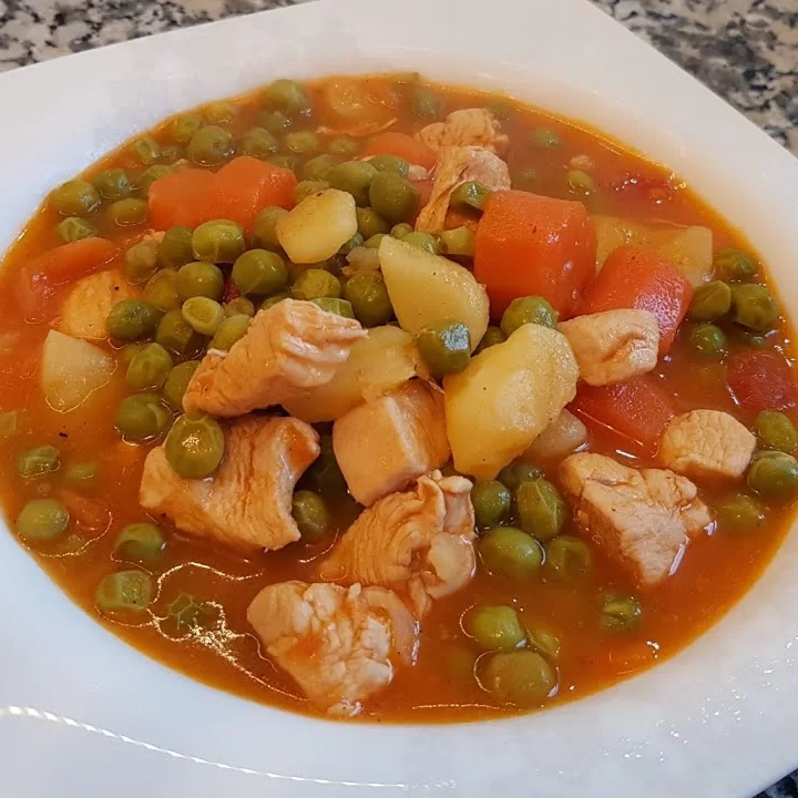 Tavuklu Bezelye Yemeği